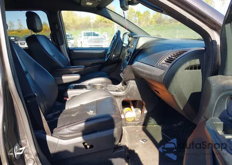 2018 Dodge Grand Caravan Gt z USA, uszkodzony, nr VIN 2C4RDGEG2JR340008